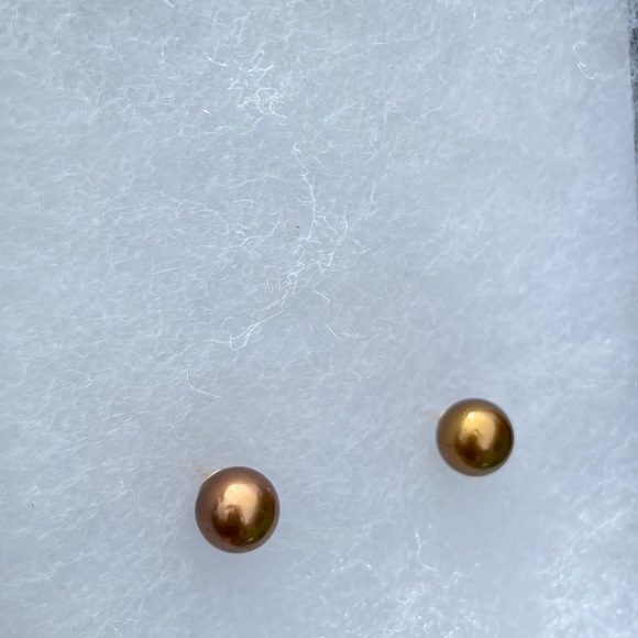 Chocolate Pearl Gold Stud Earrings - Picture 2 of 3